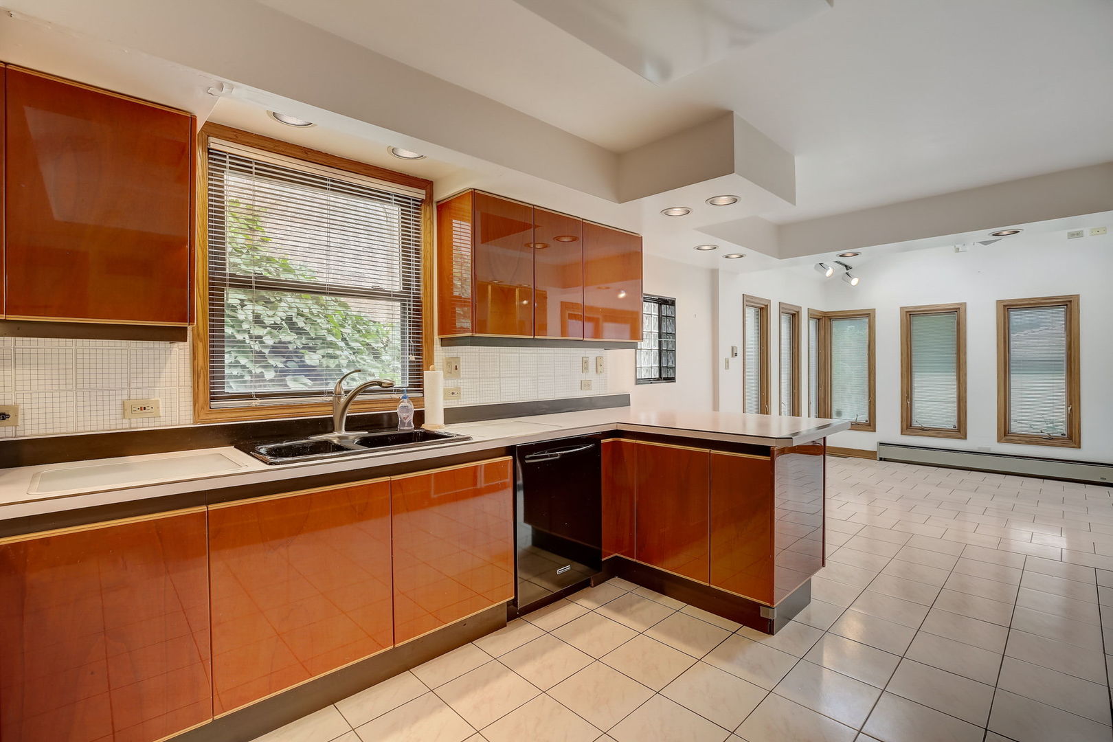 6047 North Sacramento Avenue Chicago IL 60659
