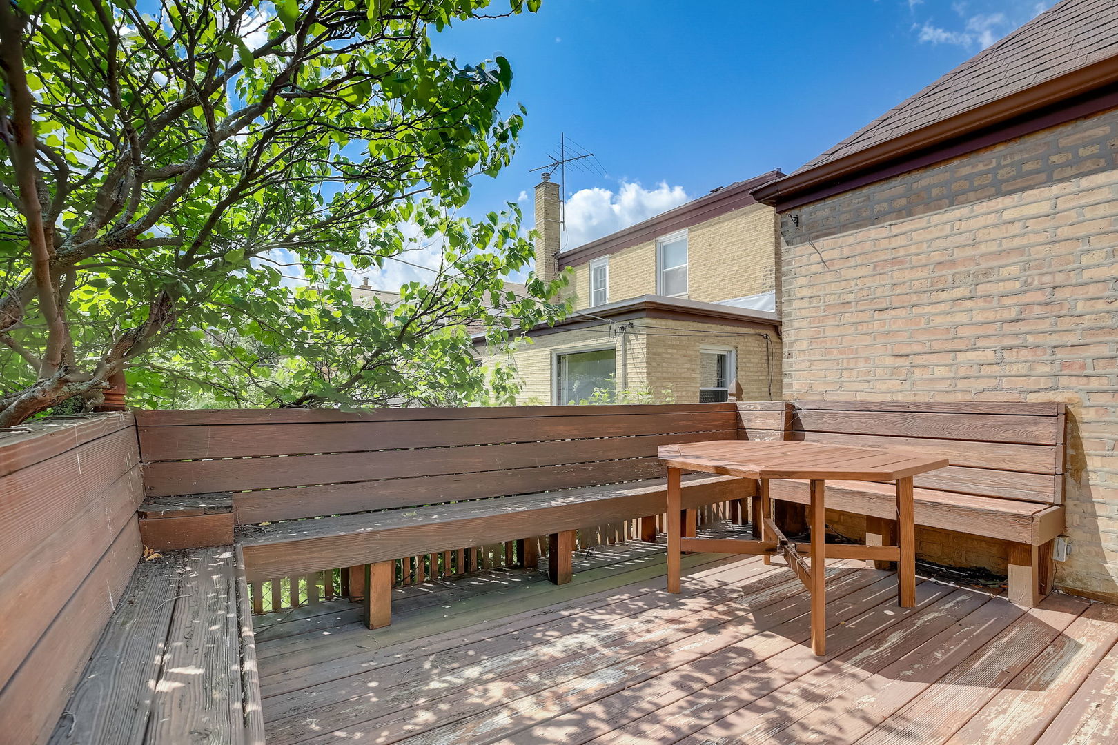 6047 North Sacramento Avenue Chicago IL 60659