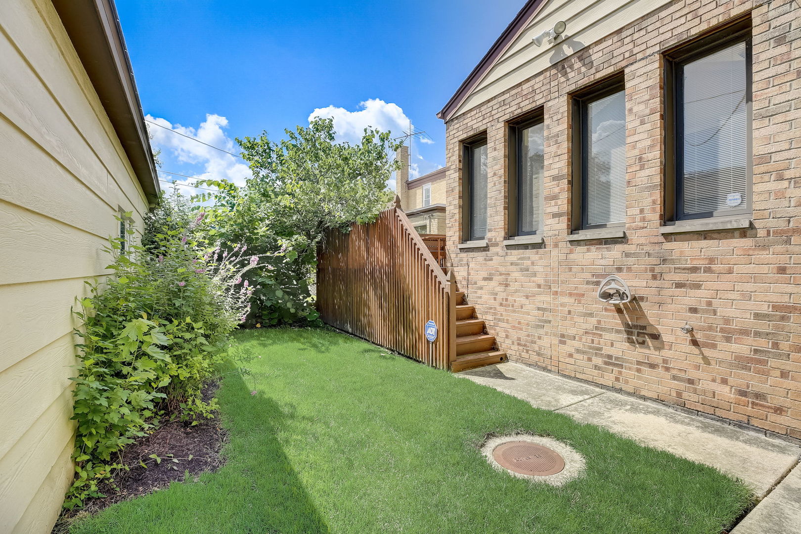 6047 North Sacramento Avenue Chicago IL 60659