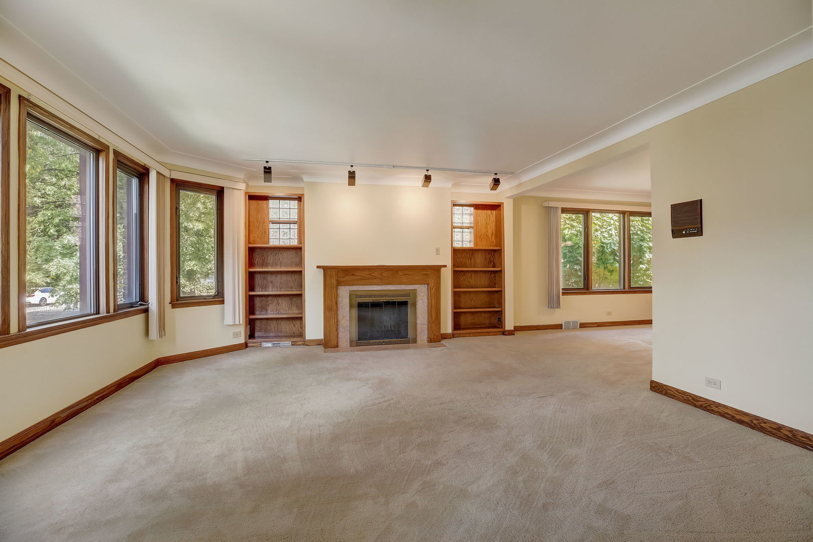 6047 North Sacramento Avenue Chicago IL 60659