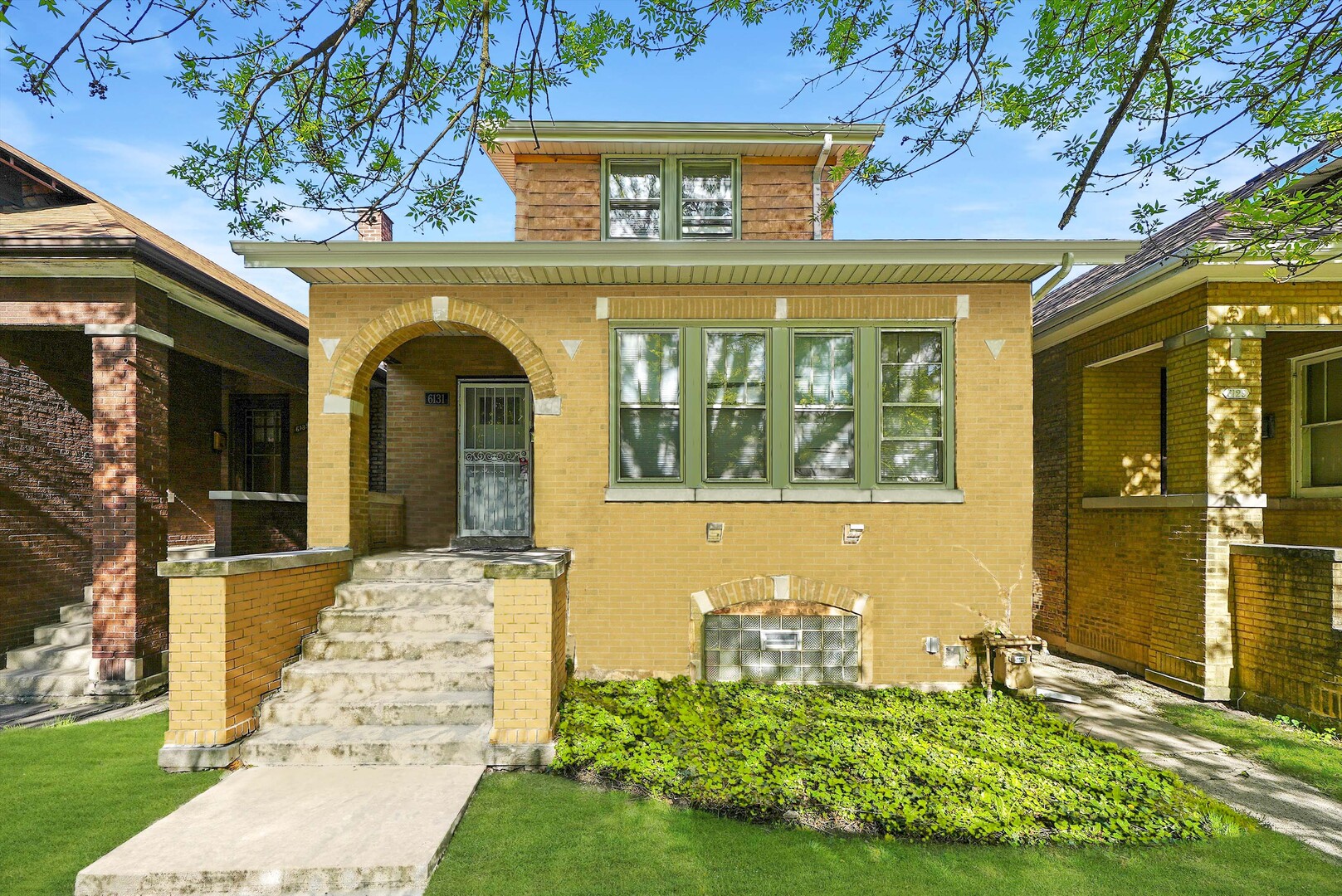 6131 North Rockwell Street Chicago IL 60659