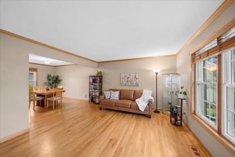 3195 Village Green Drive Aurora IL 60504