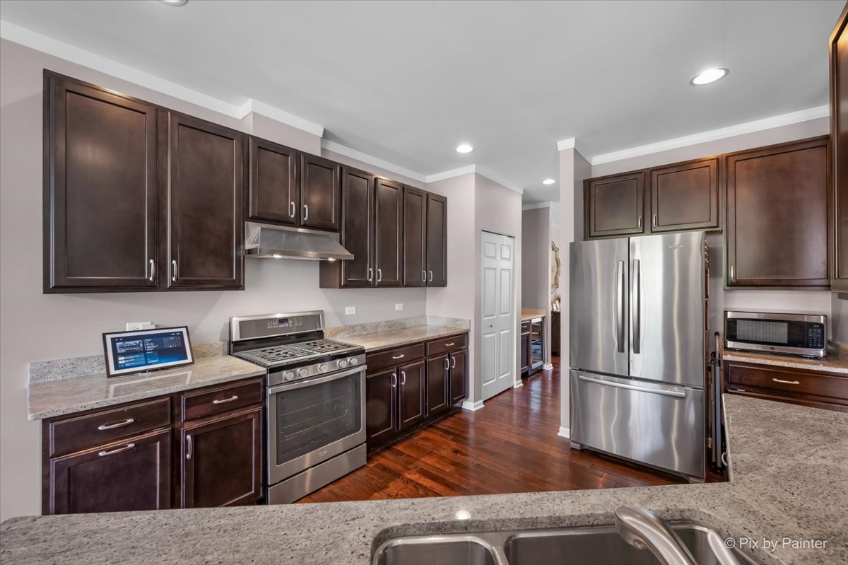 272 Bennett Drive Carol Stream IL 60188