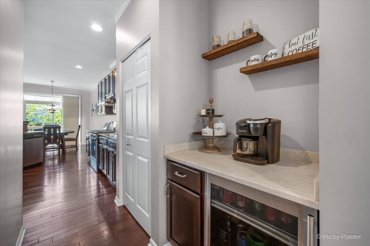 272 Bennett Drive Carol Stream IL 60188