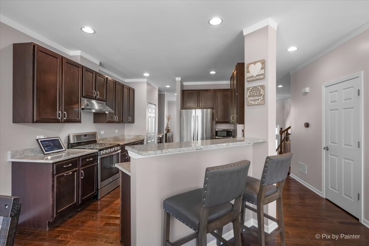 272 Bennett Drive Carol Stream IL 60188