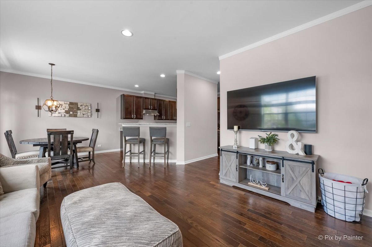 272 Bennett Drive Carol Stream IL 60188