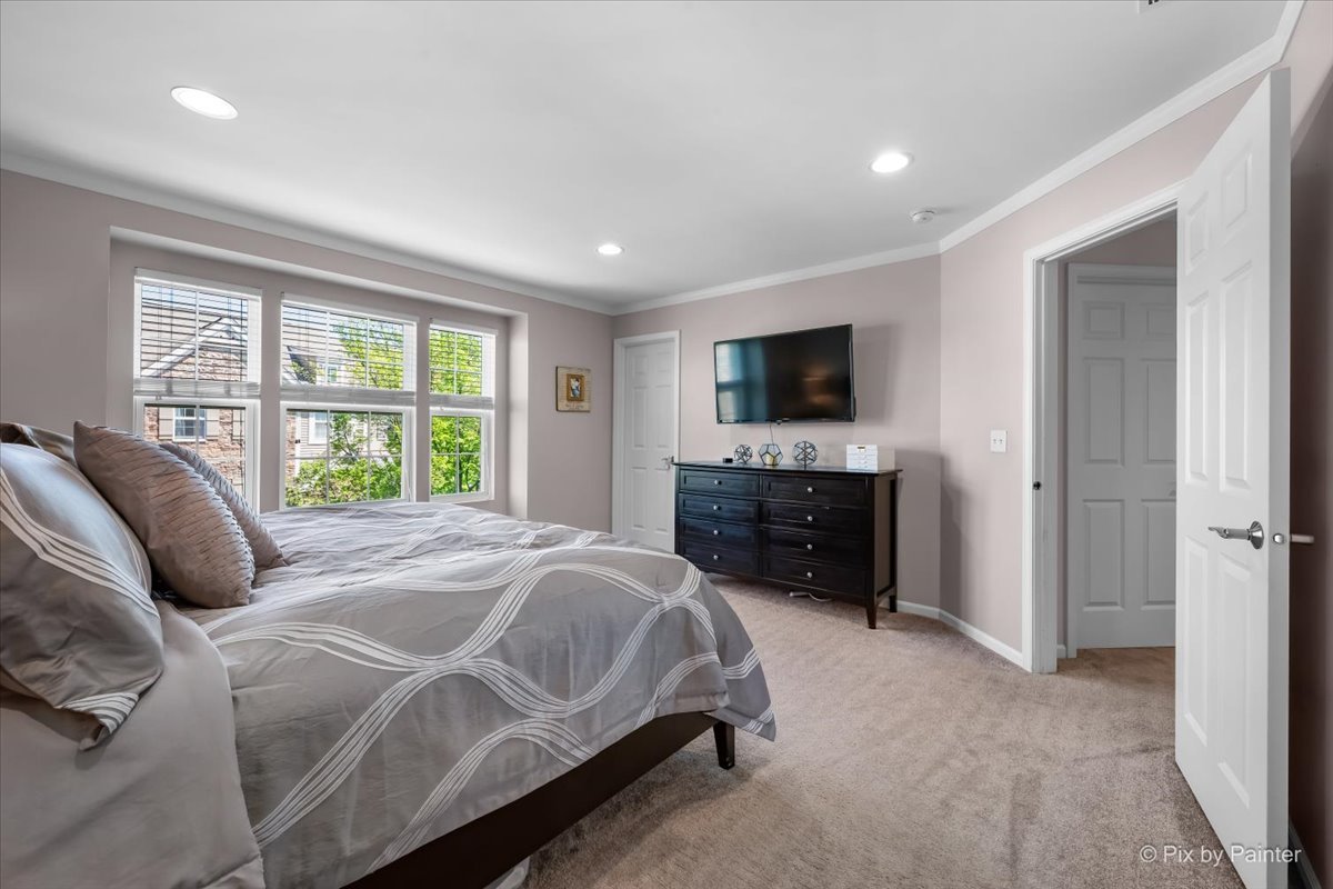 272 Bennett Drive Carol Stream IL 60188