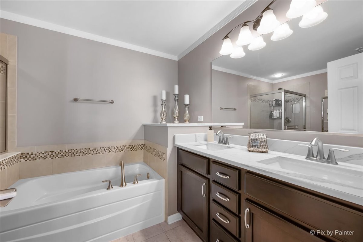 272 Bennett Drive Carol Stream IL 60188