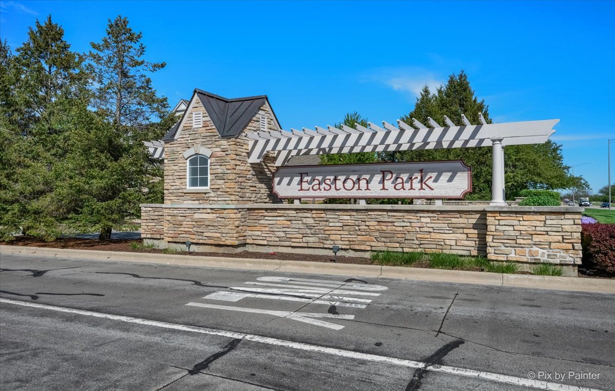 272 Bennett Drive Carol Stream IL 60188