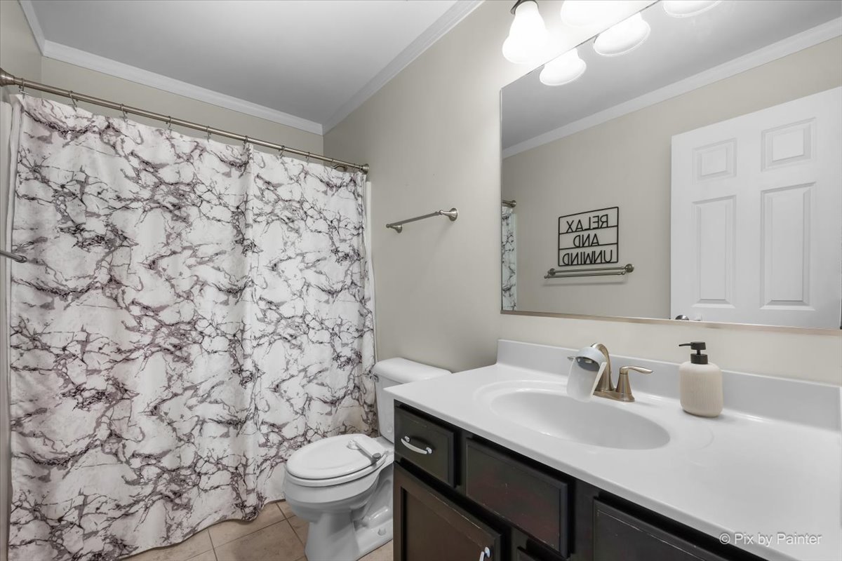 272 Bennett Drive Carol Stream IL 60188