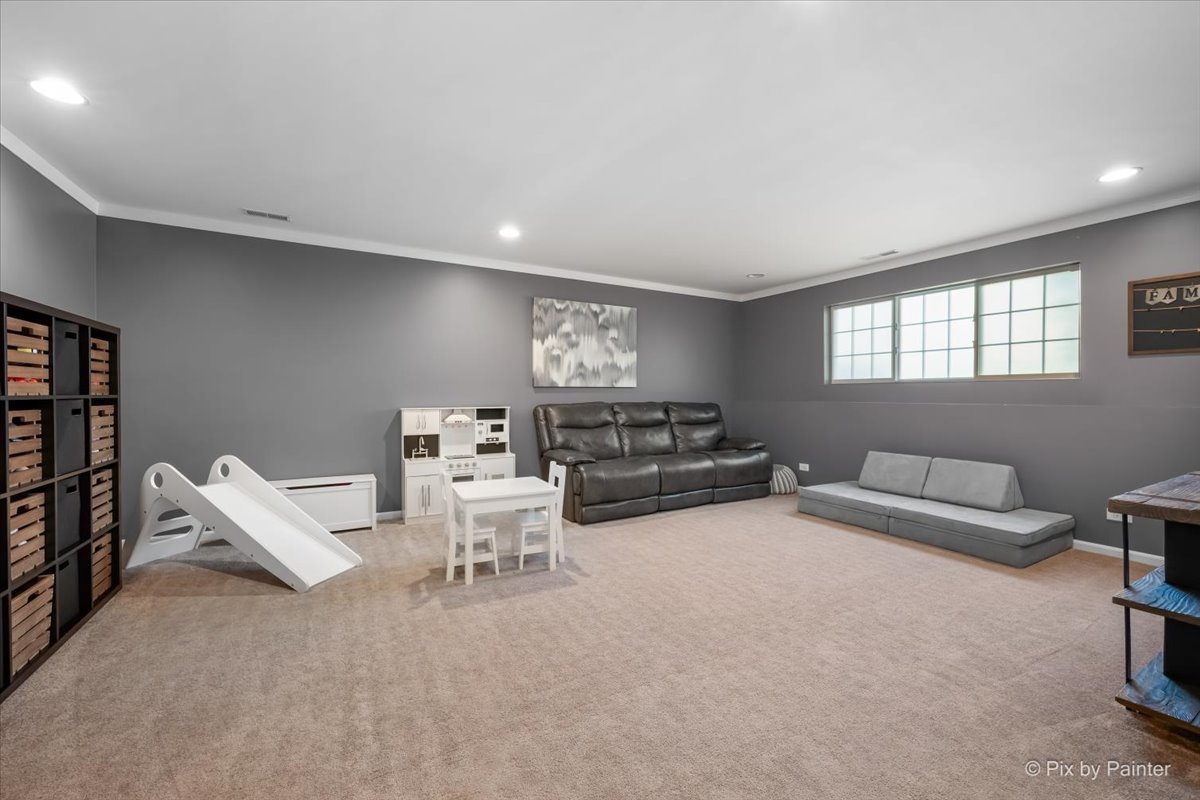 272 Bennett Drive Carol Stream IL 60188