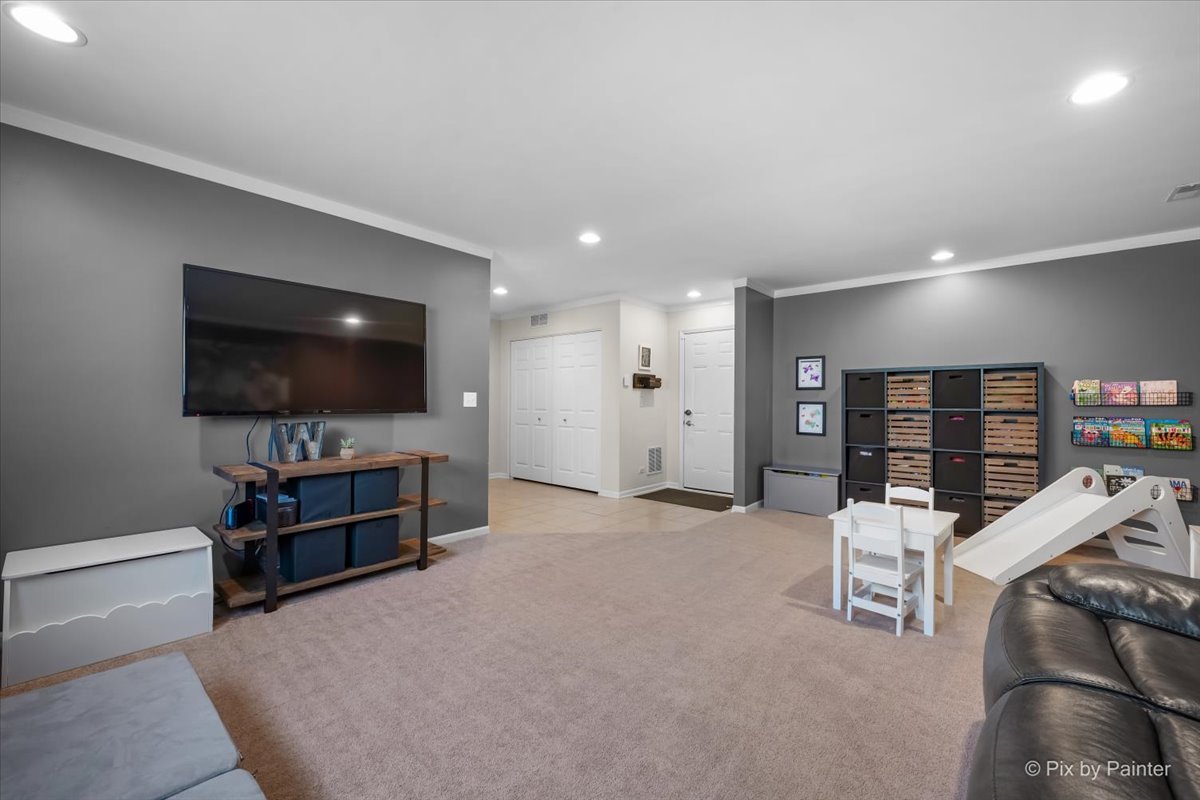 272 Bennett Drive Carol Stream IL 60188