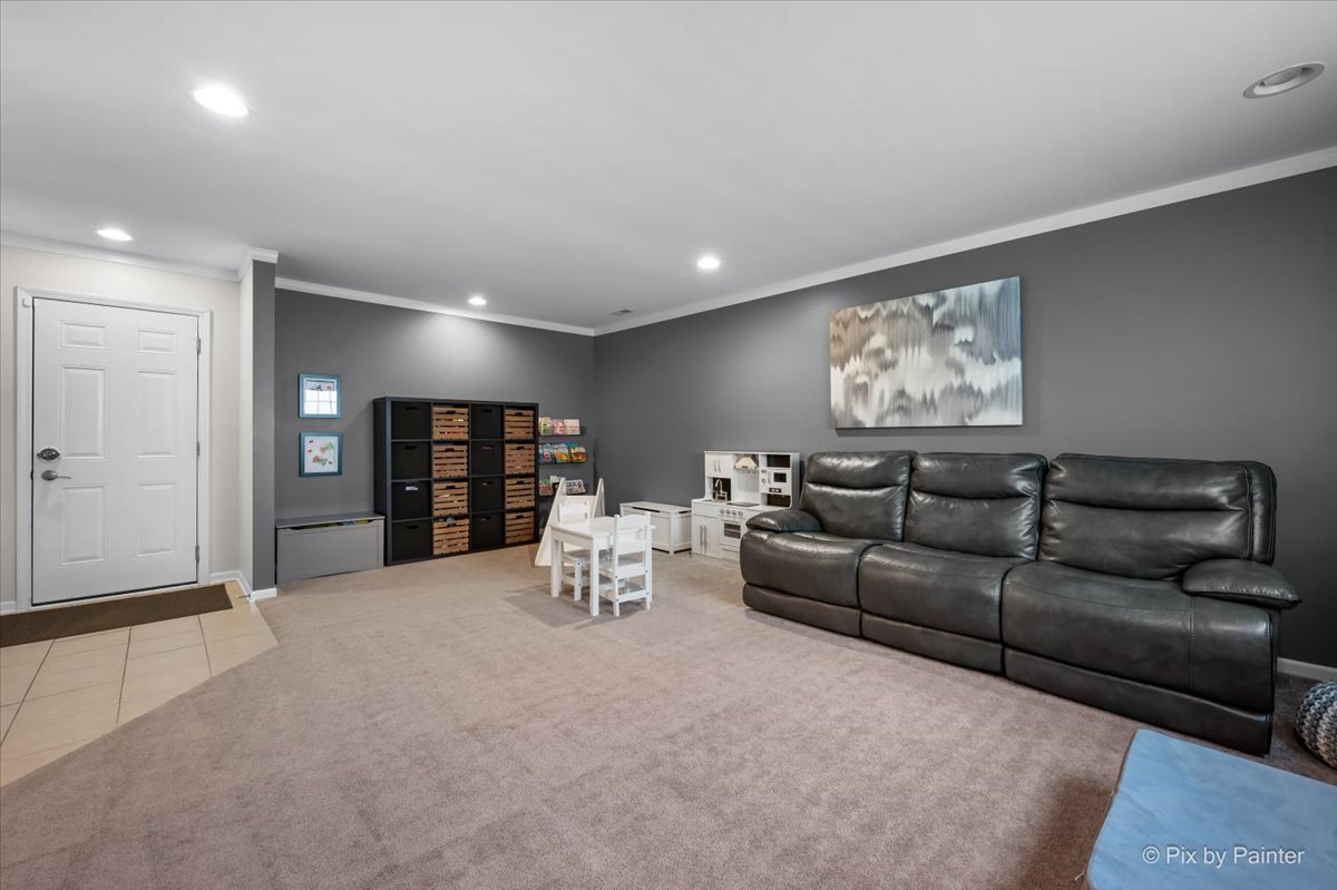 272 Bennett Drive Carol Stream IL 60188