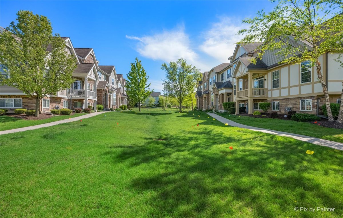 272 Bennett Drive Carol Stream IL 60188
