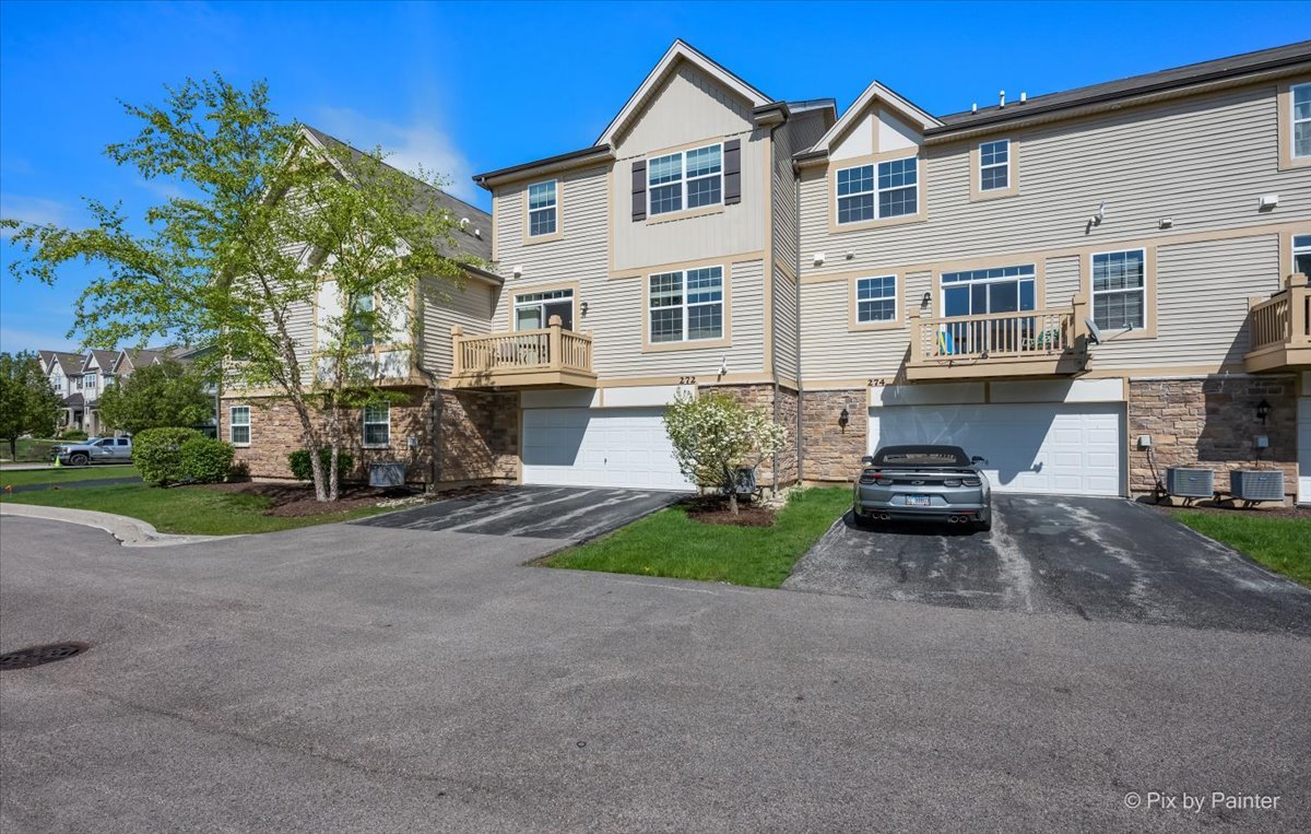 272 Bennett Drive Carol Stream IL 60188