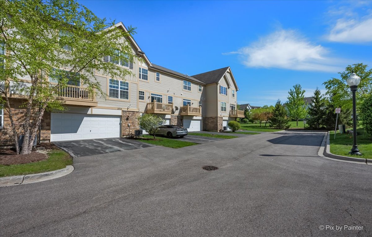 272 Bennett Drive Carol Stream IL 60188