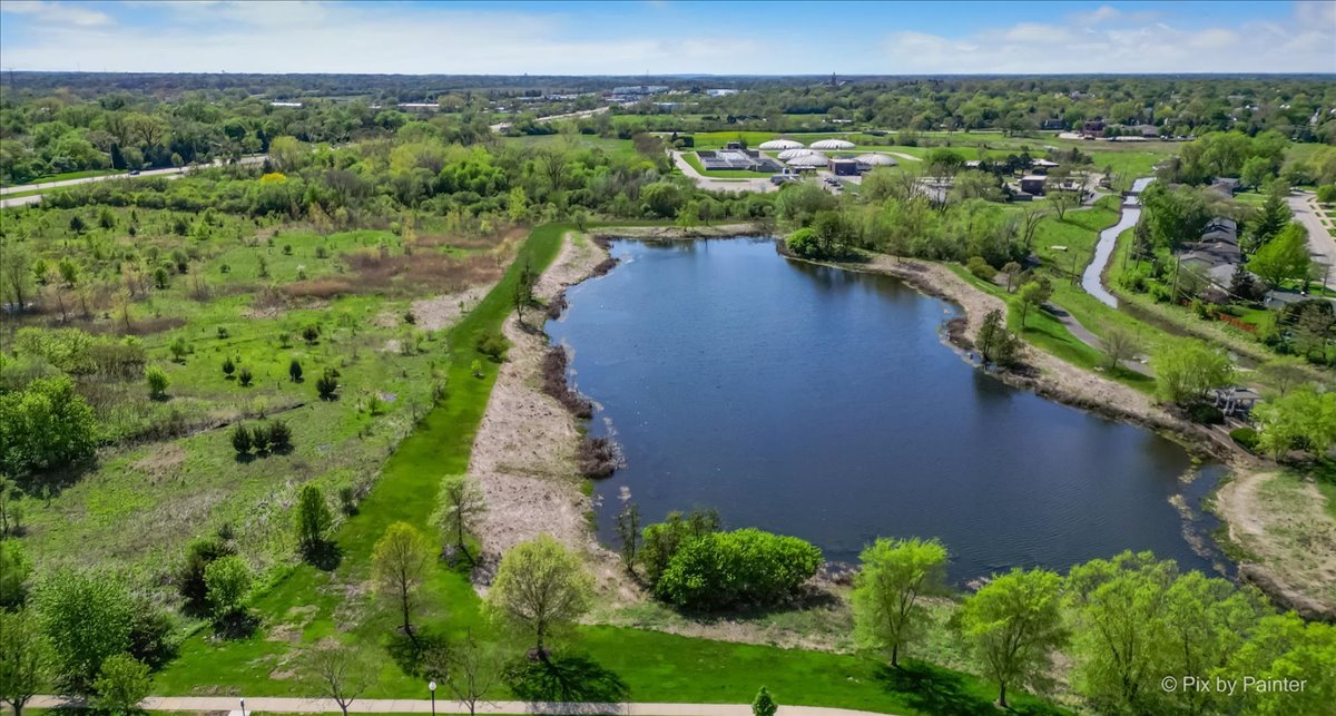 272 Bennett Drive Carol Stream IL 60188