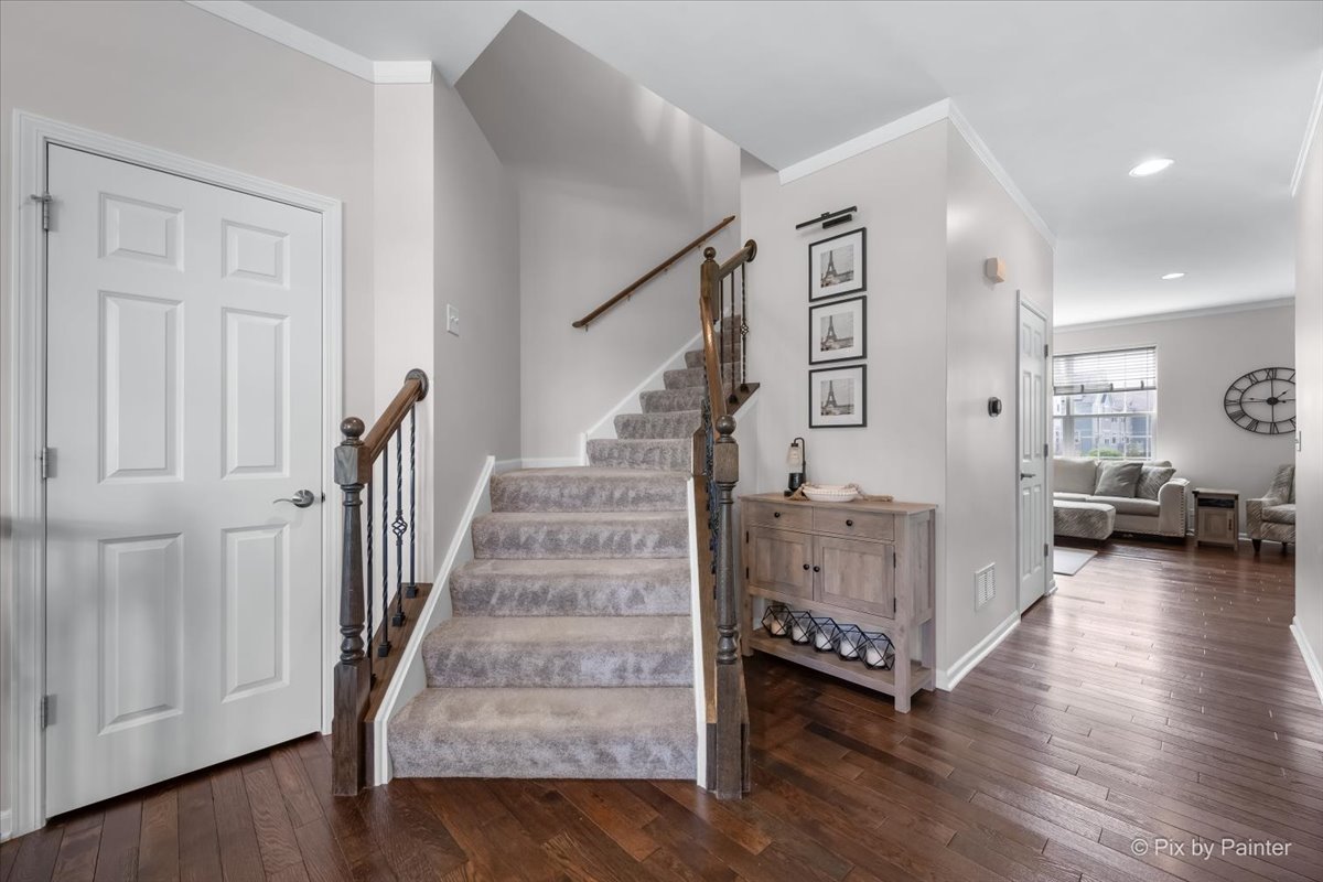 272 Bennett Drive Carol Stream IL 60188