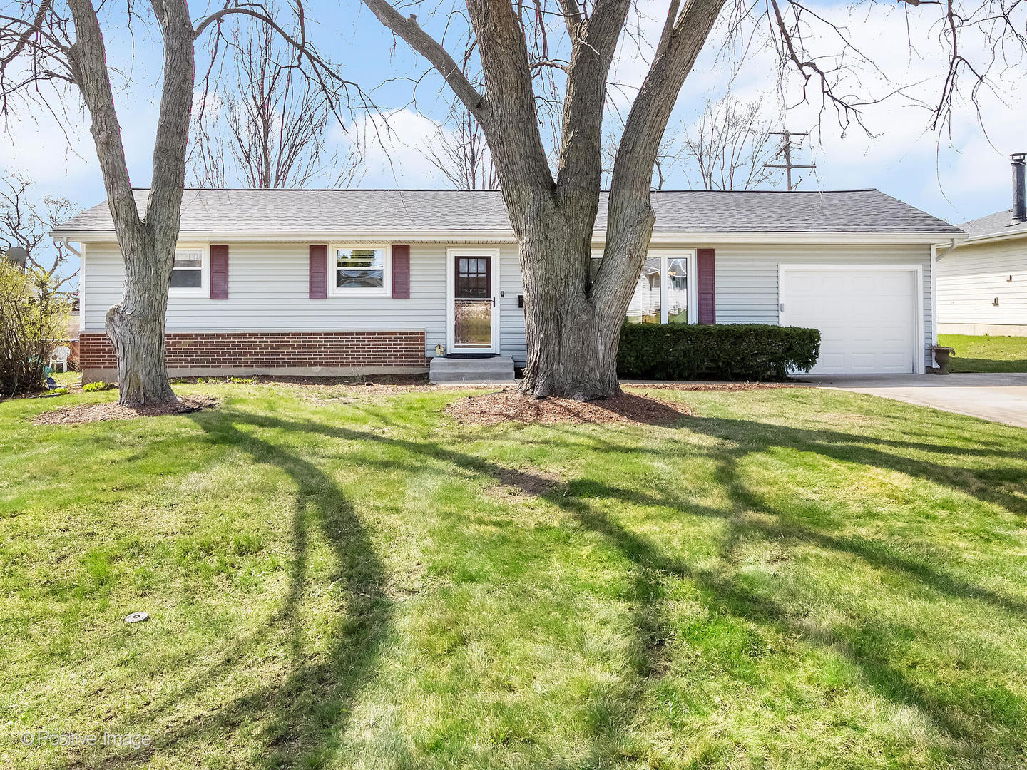 390 Arrowhead Trail Carol Stream IL 60188