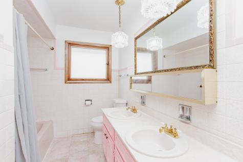 8706 West Stolting Road Niles IL 60714