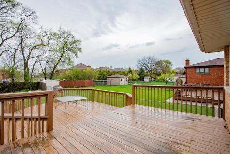 8706 West Stolting Road Niles IL 60714