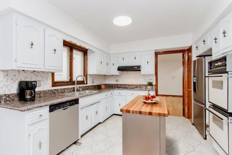 8706 West Stolting Road Niles IL 60714