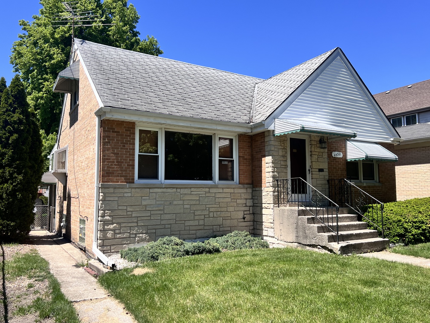 4538 North Mobile Avenue Chicago IL 60630