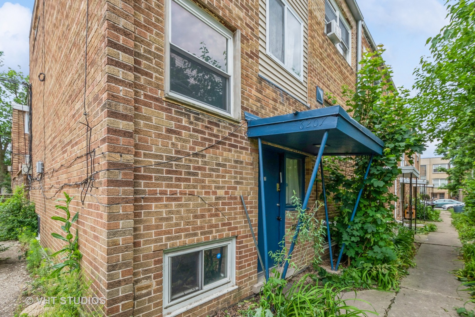 6207 North Whipple Street Chicago IL 60659