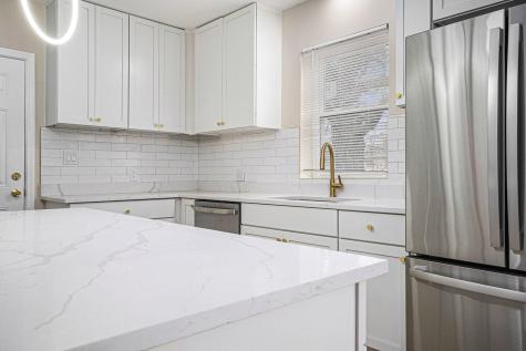 26 East 157th Street South Holland IL 60473