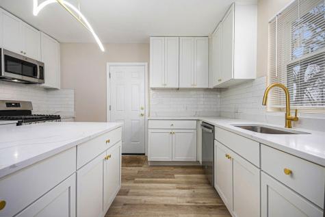 26 East 157th Street South Holland IL 60473