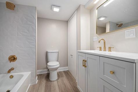 26 East 157th Street South Holland IL 60473