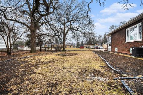 26 East 157th Street South Holland IL 60473