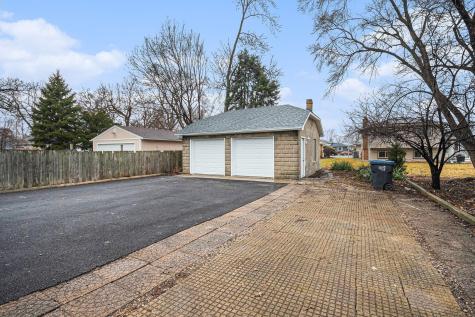 26 East 157th Street South Holland IL 60473