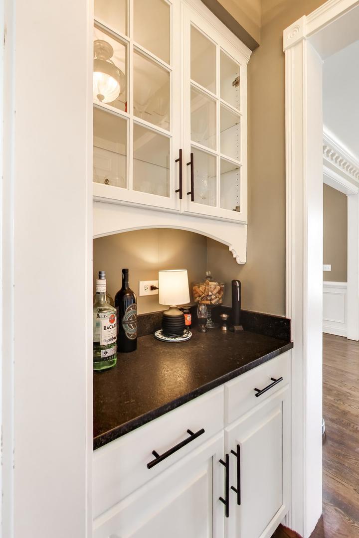 1N644 Woodhall Court Winfield IL 60190