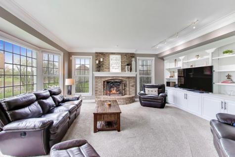 1N644 Woodhall Court Winfield IL 60190