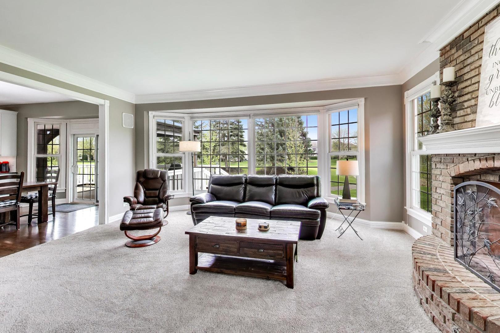 1N644 Woodhall Court Winfield IL 60190