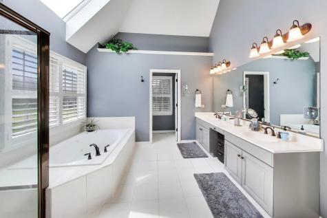 1N644 Woodhall Court Winfield IL 60190