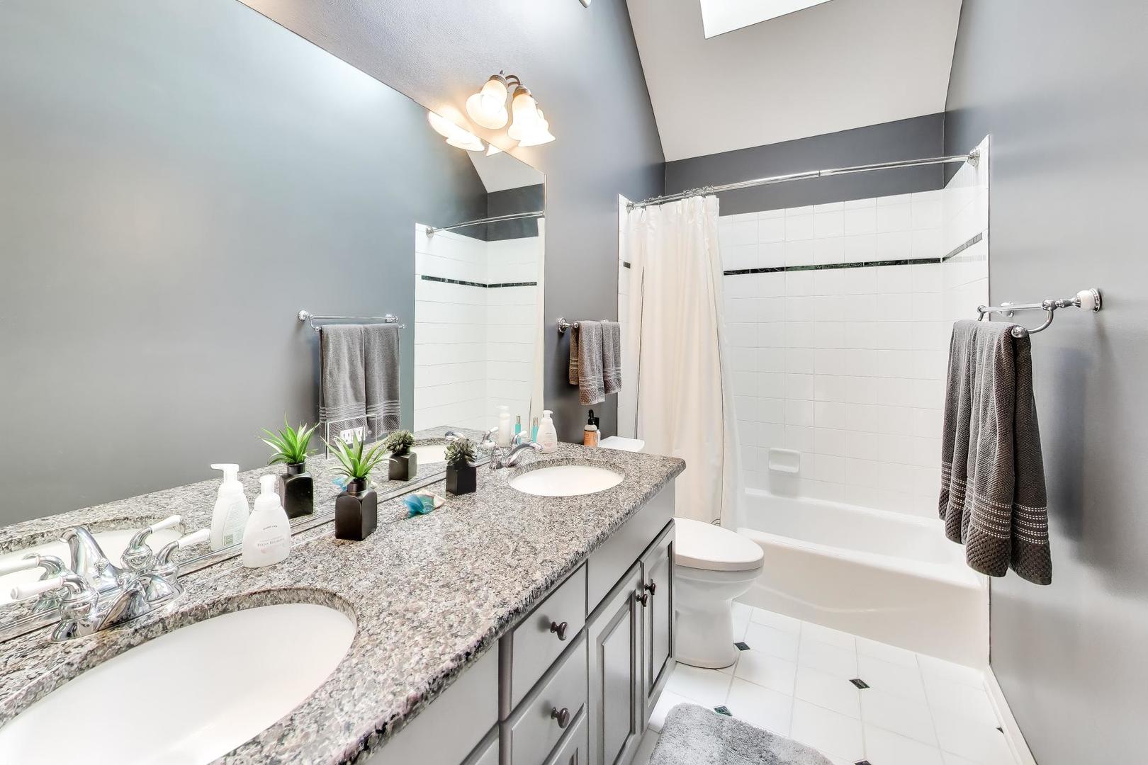 1N644 Woodhall Court Winfield IL 60190