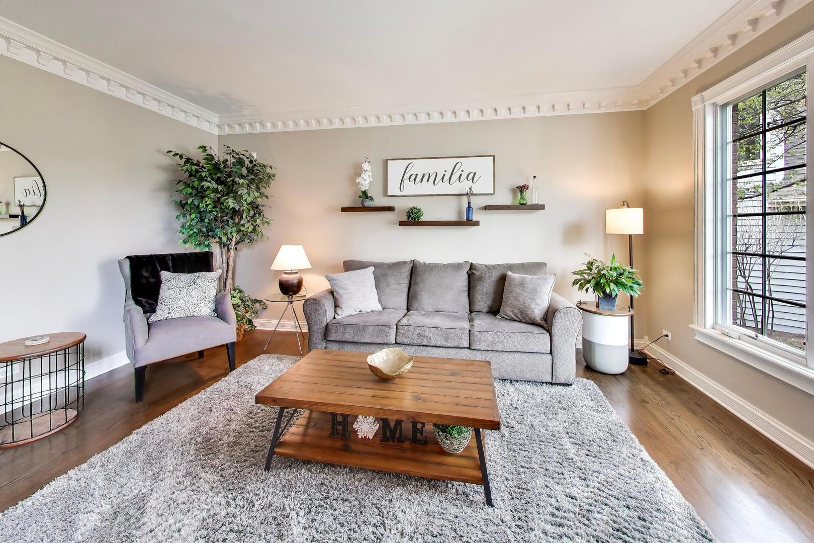 1N644 Woodhall Court Winfield IL 60190