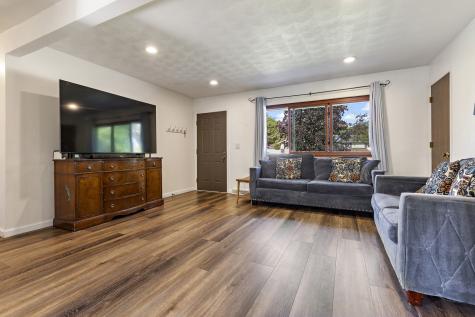 9825 Debbie Lane Machesney Park IL 61115