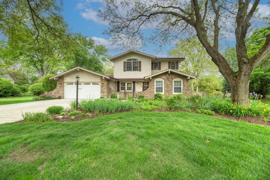 10S607 Glenn Drive Burr Ridge IL 60527
