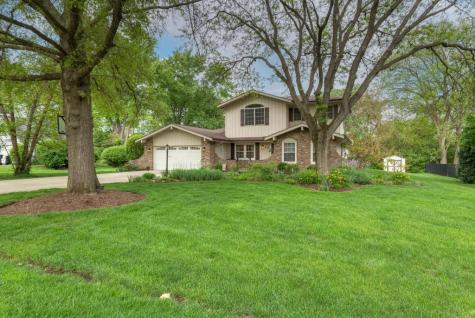 10S607 Glenn Drive Burr Ridge IL 60527