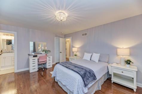 10S607 Glenn Drive Burr Ridge IL 60527