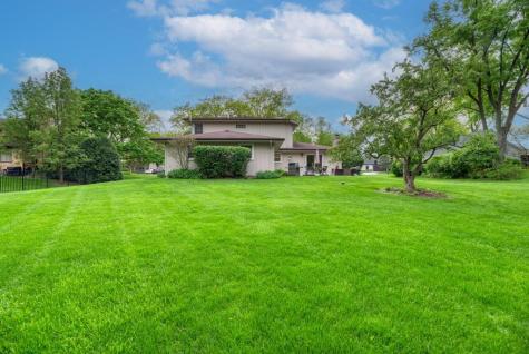 10S607 Glenn Drive Burr Ridge IL 60527