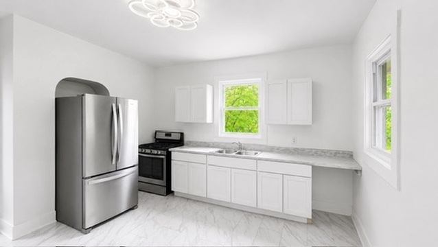 10504 South Lafayette Avenue Chicago IL 60628