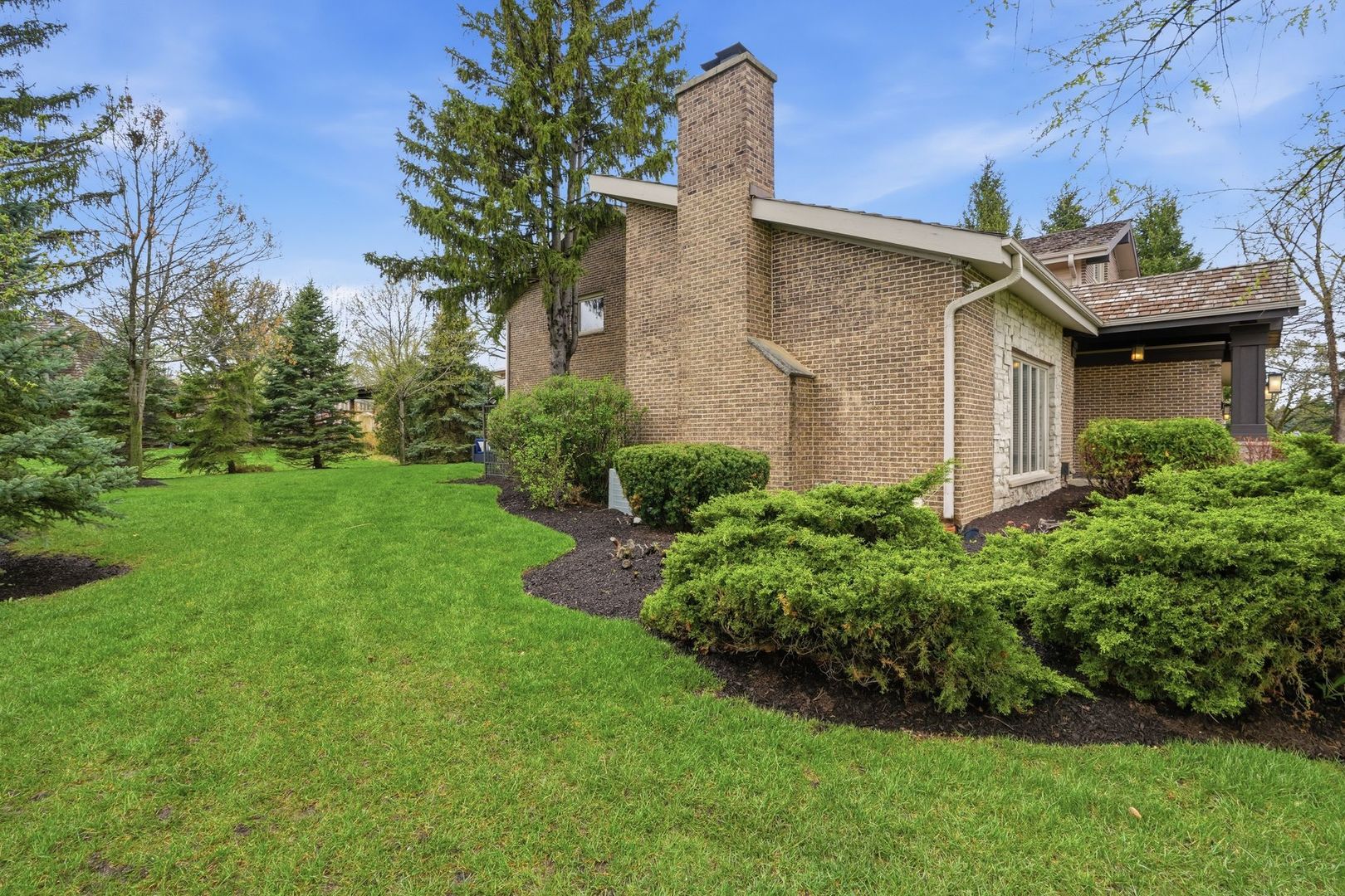 75 Regent Drive Oak Brook IL 60523