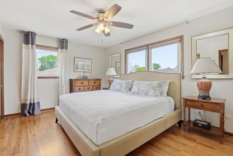 1308 East Thayer Street Mount Prospect IL 60056