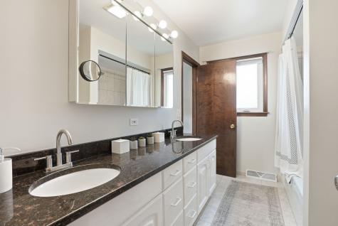 1308 East Thayer Street Mount Prospect IL 60056