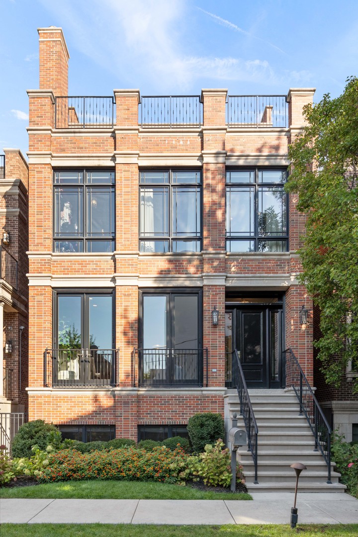 1634 West Surf Street Chicago IL 60657