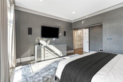 1634 West Surf Street Chicago IL 60657